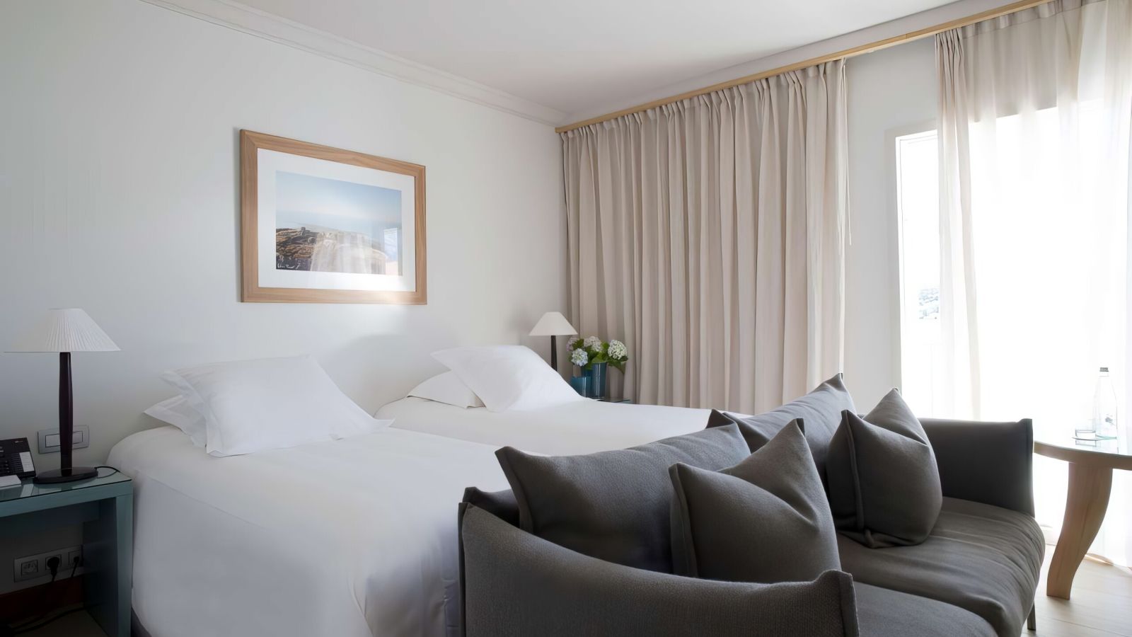 Suite 2 bedrooms 1 bathroom